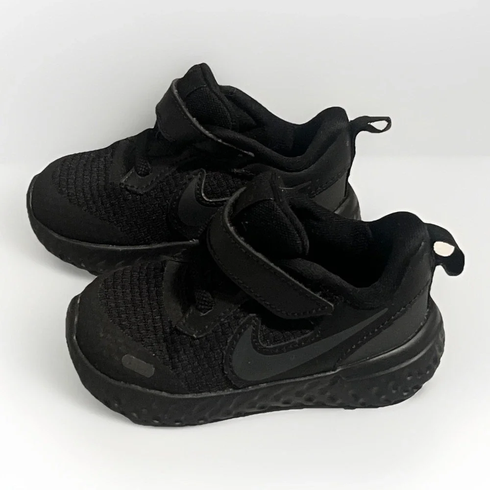 Nike Air Revolution 5 Toddler Shoes Size 5C Black Hook Loop BQ5673-001 Sneakers
